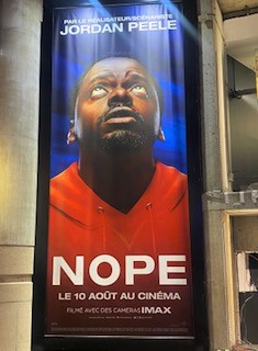 Pub grand format, à l'entrée du complexe UGC Ciné Cité les Halles, Paris, photo V. De., août 2022. 