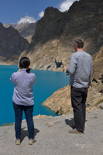 Le bleu turquoise du lac d'Attabad qui a imergé la KKH et des villages © Bernard Grua