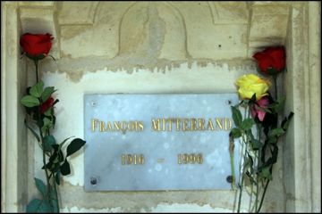 Rsultat de recherche d'images pour "tombe de franois mitterrand"