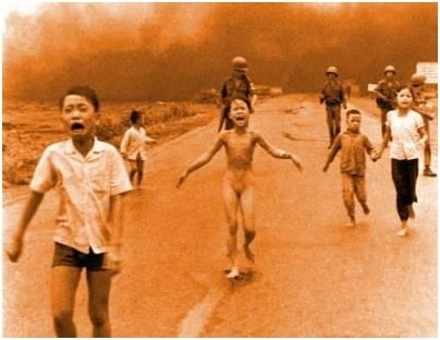 Kim Phuc, brûlée au napalm - Nick Ut
