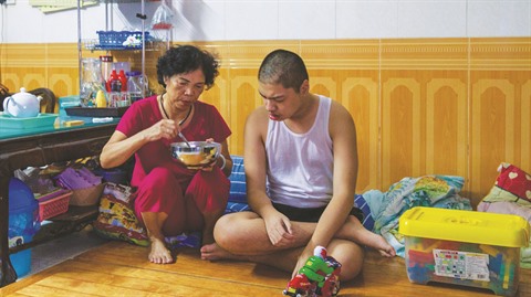 Son petit-fils Trân Duc Tài, 3e génération de victimes de la dioxine. {JPEG}