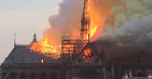 « Tous les yeux s'étaient levés vers le haut de l'Eglise... »