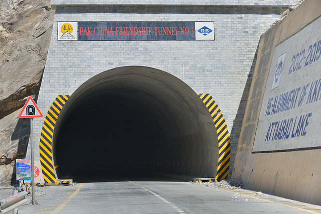 Pakistan China Friendship Tunnel N°3 - Un des tunnels de contournement du lac d'Attabad © Bernard Grua