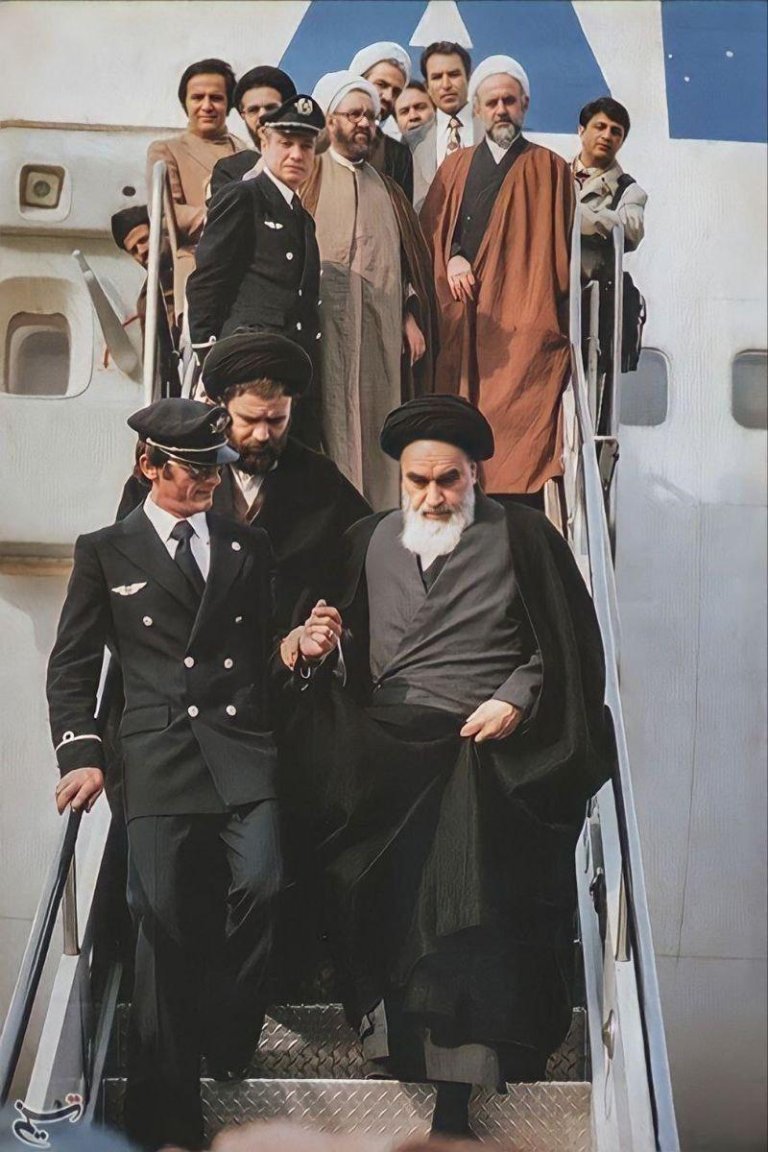 r/HistoryPorn - Ayatollah Khomeini is escorted off of his Air France flight during the Islamic Revolution, returning to Iran after living in the West while in exile. When asked by journalists about what he felt after finally returning to his homeland after so long, he responded, "Nothing." Iran, 1979 [1200x800]