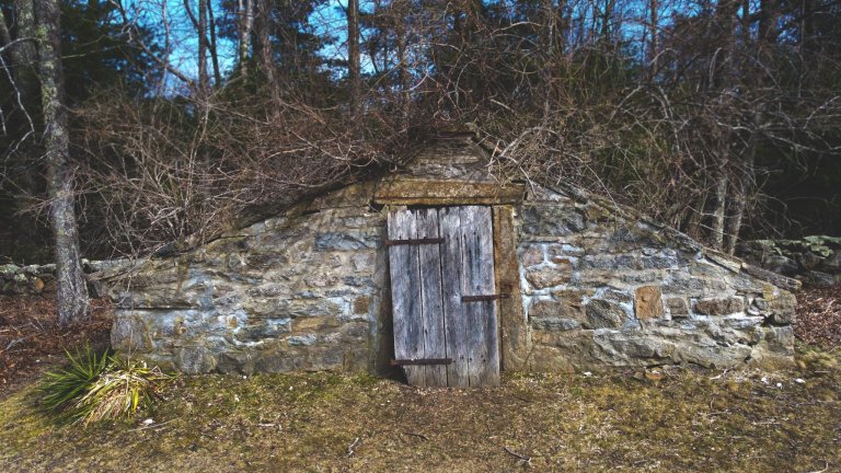 The crypt in Exeter where Mercy Brown, "America's Last Vampire", was kept  [OC] : r/RhodeIsland