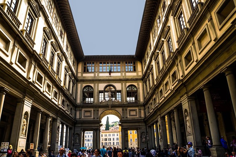 Fichier:Florence, Italy Uffizi Museum - panoramio (5).jpg