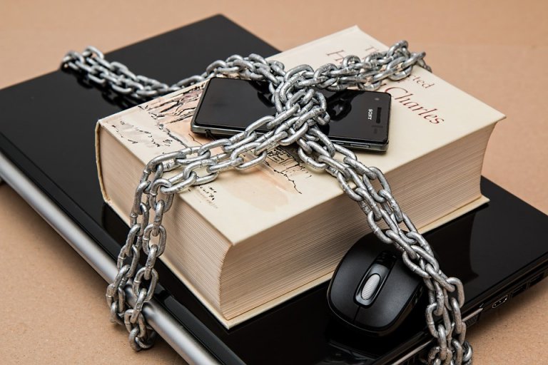 protection des données privées, violation du secret de la correspondance par le cabinet noir de l'Elysée