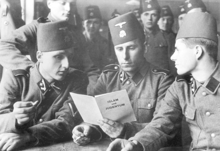 Datei:Bundesarchiv Bild 101III-Mielke-036-23, Waffen-SS, 13. Gebirgs-Div.  "Handschar".jpg – Wikipedia