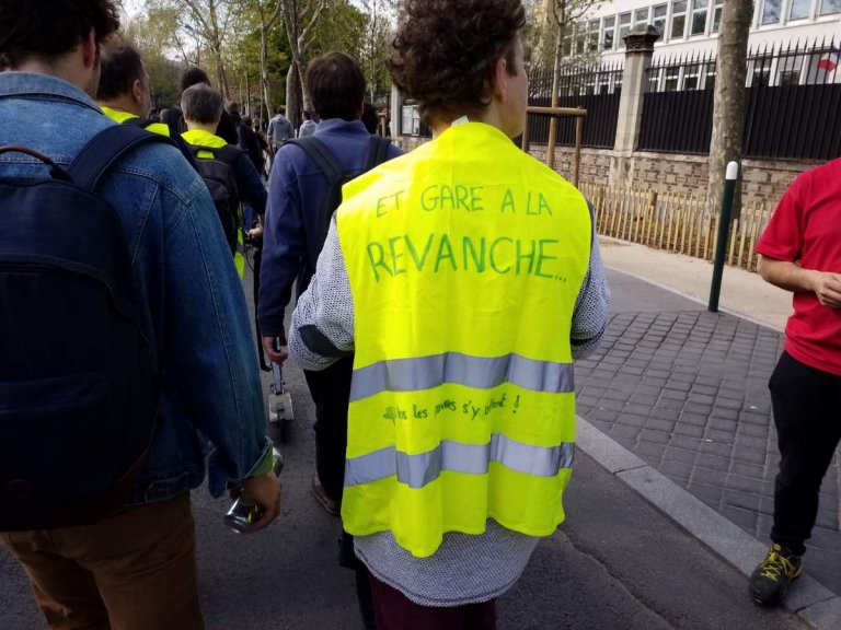 Banderoles, drapeaux et Gilets jaunes