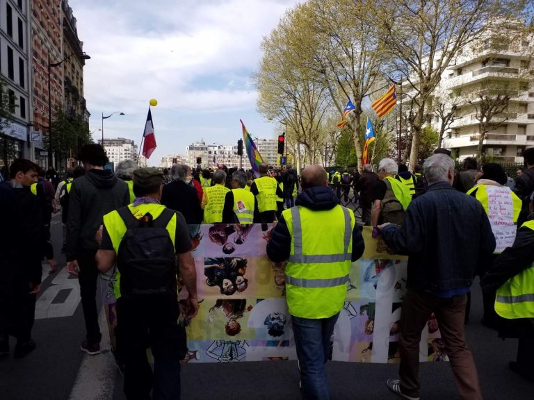 Banderoles, drapeaux et Gilets jaunes