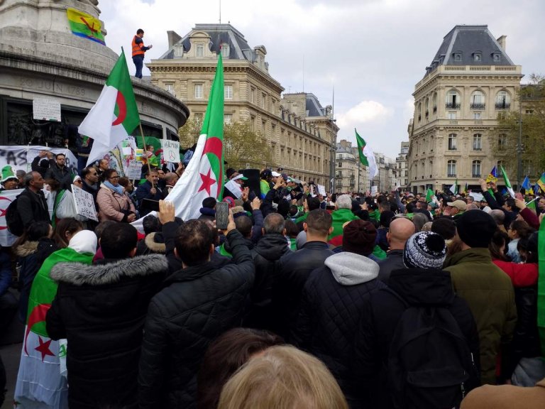 Dimanche alg�rien place de la R�publique 14/04/2019