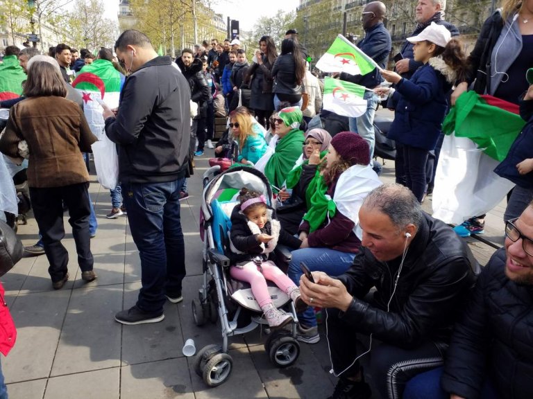 Dimanche alg�rien place de la R�publique 14/04/2019