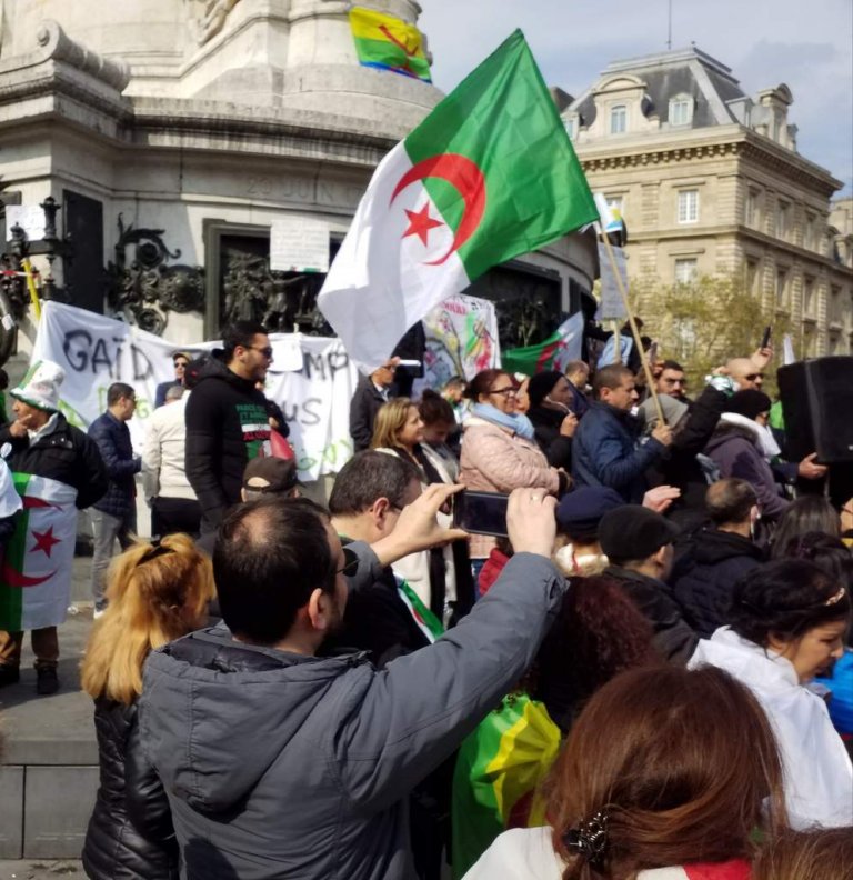 Dimanche alg�rien place de la R�publique 14/04/2019