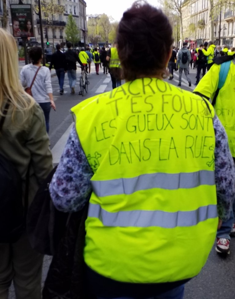 Banderoles, drapeaux et Gilets jaunes